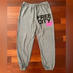 FREECITY sweatpant - grayart. Size: L. Color: gray with black & pink print.
